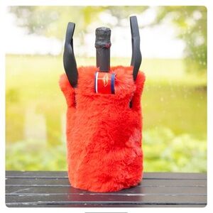 NWT Pretty rugged Faux Fur Wine Tote Red OS